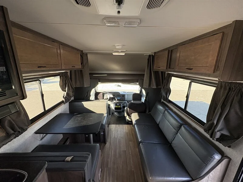 2020 Winnebago 328R Minnie Winnie