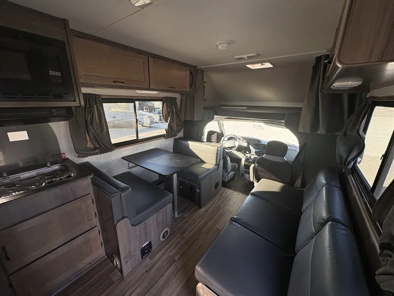 2020 Winnebago 328R Minnie Winnie