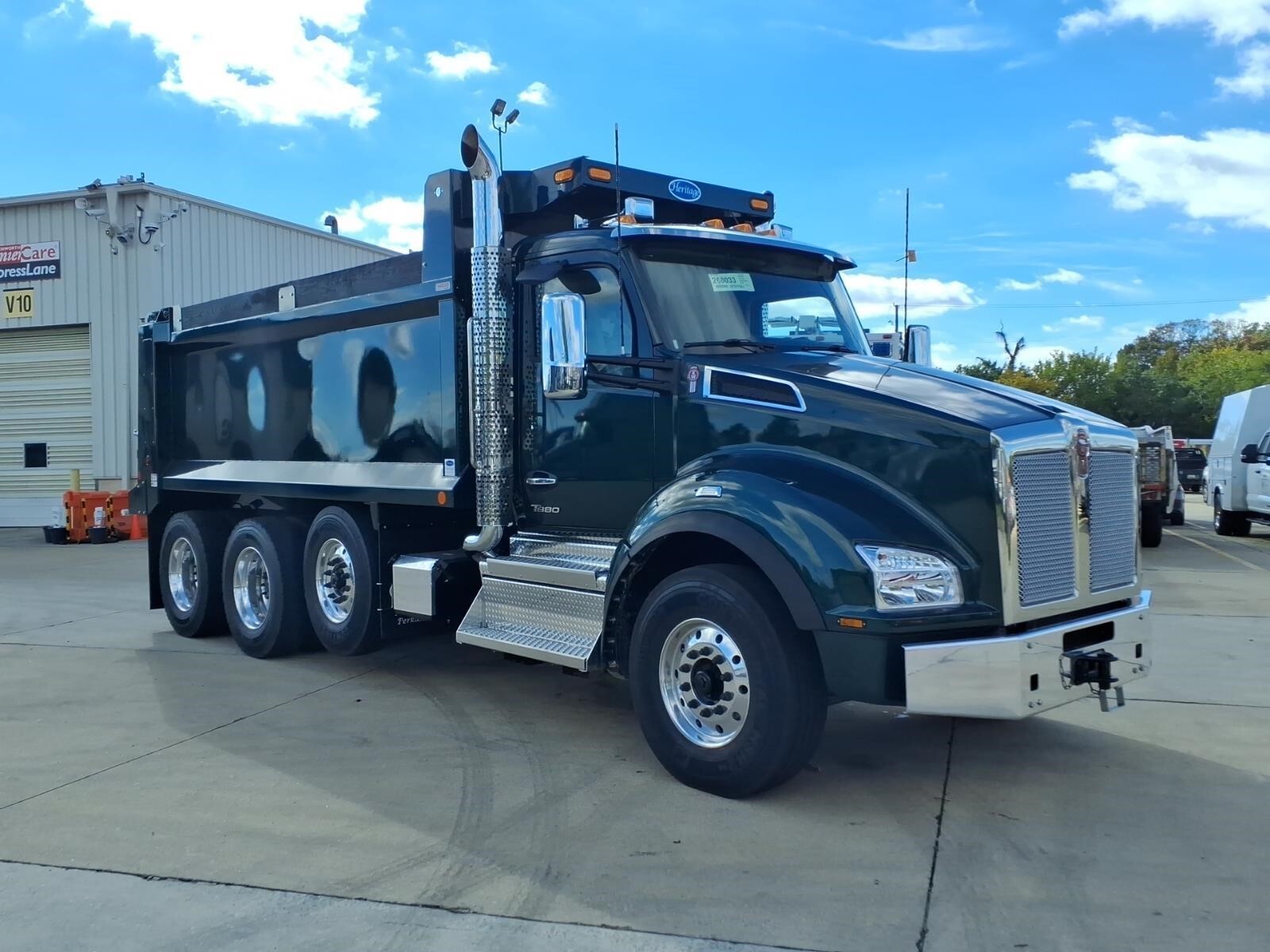 2027 KENWORTH T880 in Upper Marlboro, MD