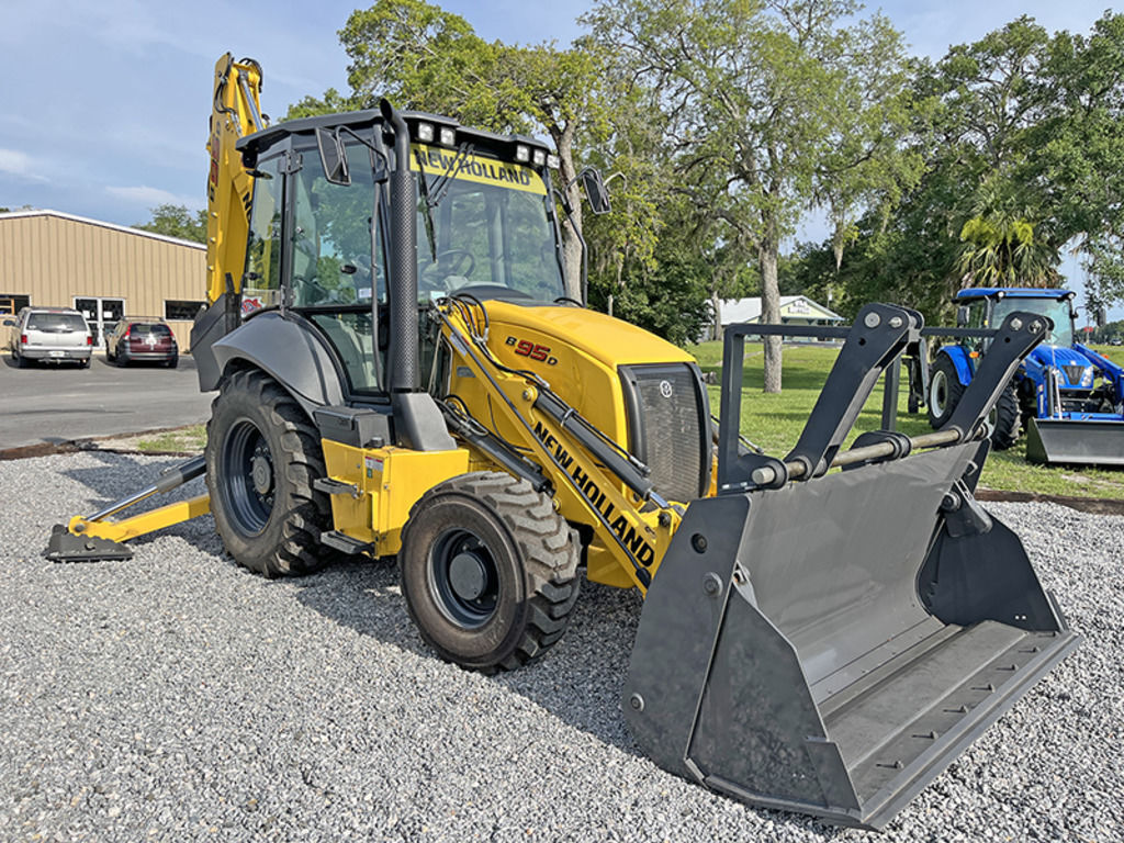 2025 New Holland B95D TLB in Chiefland, FL