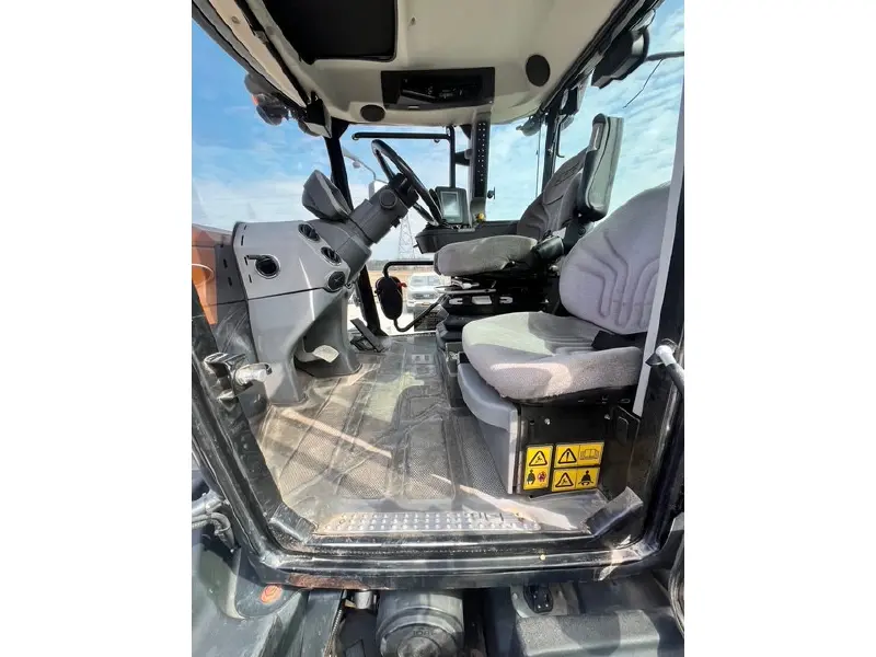 2017 JCB 8290