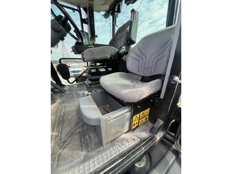 2017 JCB 8290