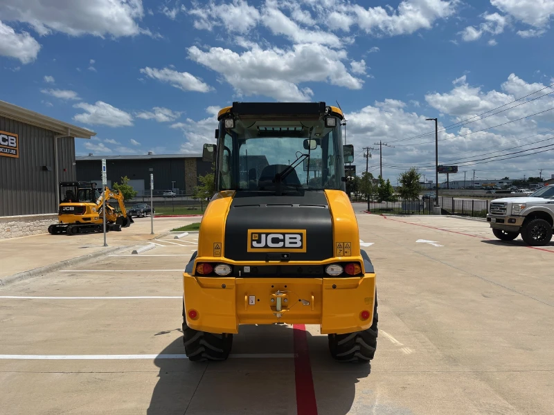 2025 JCB TM220