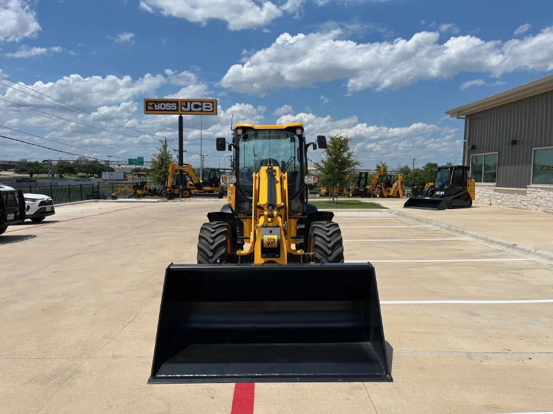 2025 JCB TM220