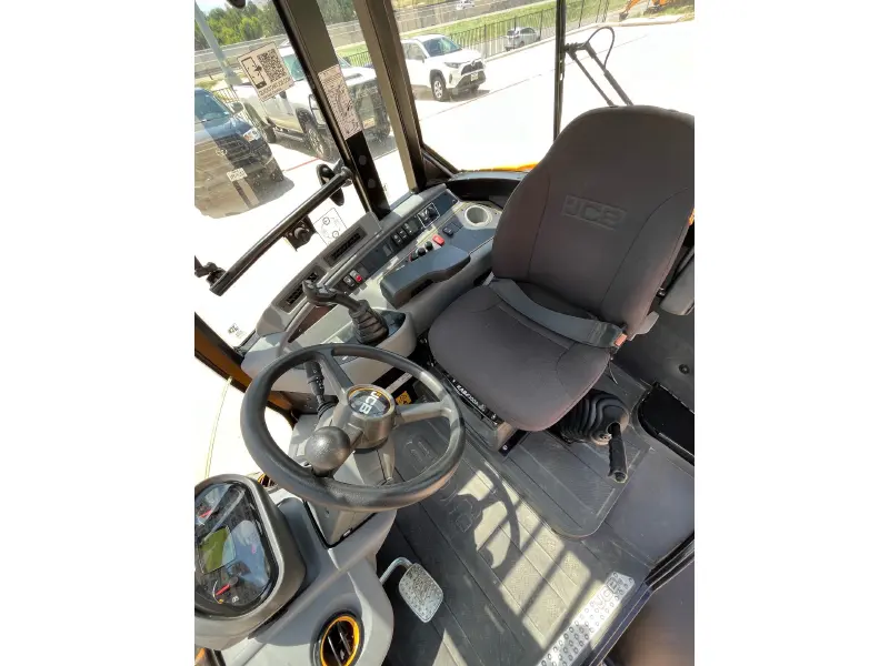 2025 JCB TM220