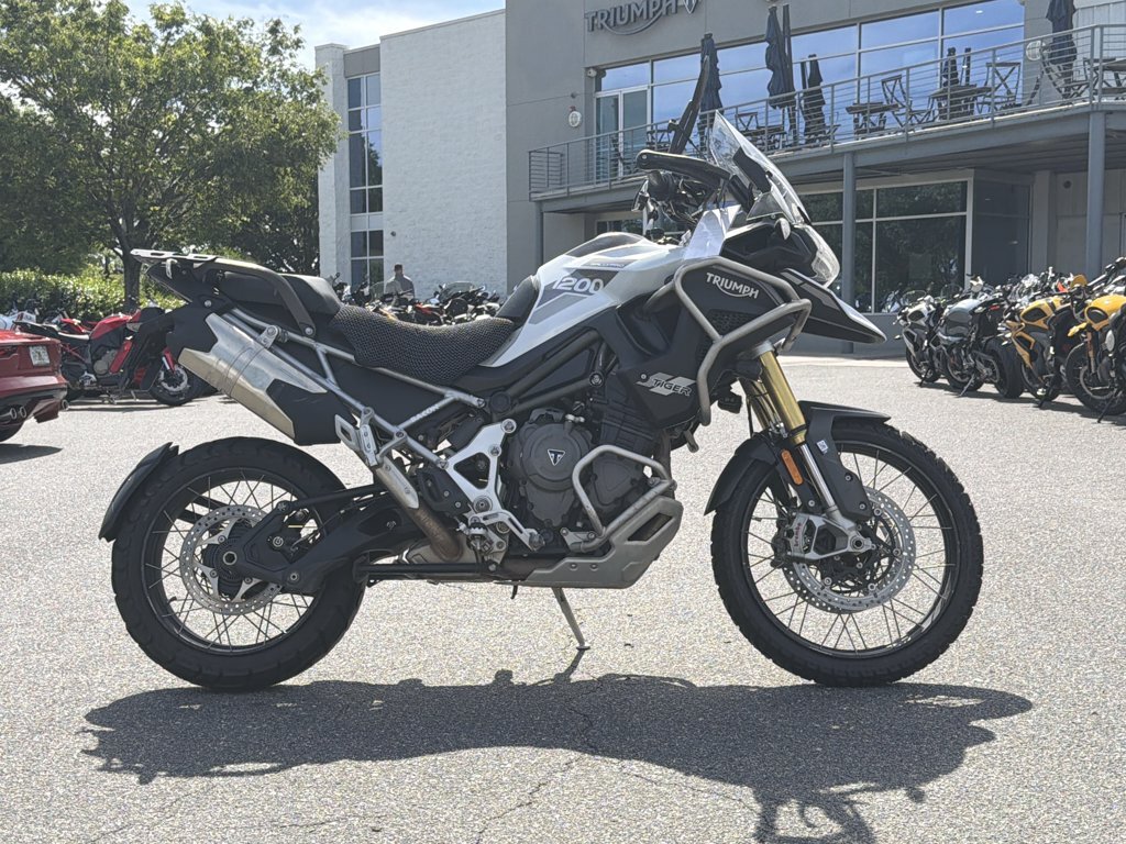 2023 Triumph Snowdonia White 660 in charlotte NC
