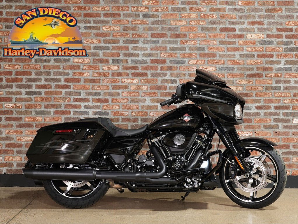2025 Harley-Davidson Street Glide Midnight Firestorm Black Finish BASE in San Diego, CA