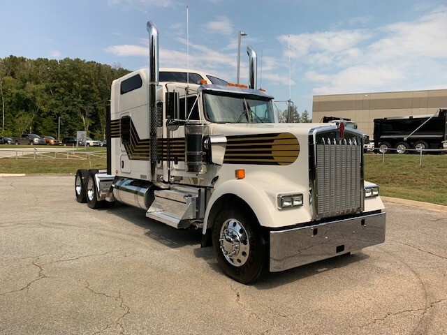 2027 KENWORTH W900L in Nashville, TN