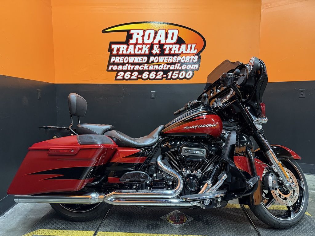 2017 Harley-Davidson® FLHXSE - CVO Street Glide® CVO in Big Bend, WI