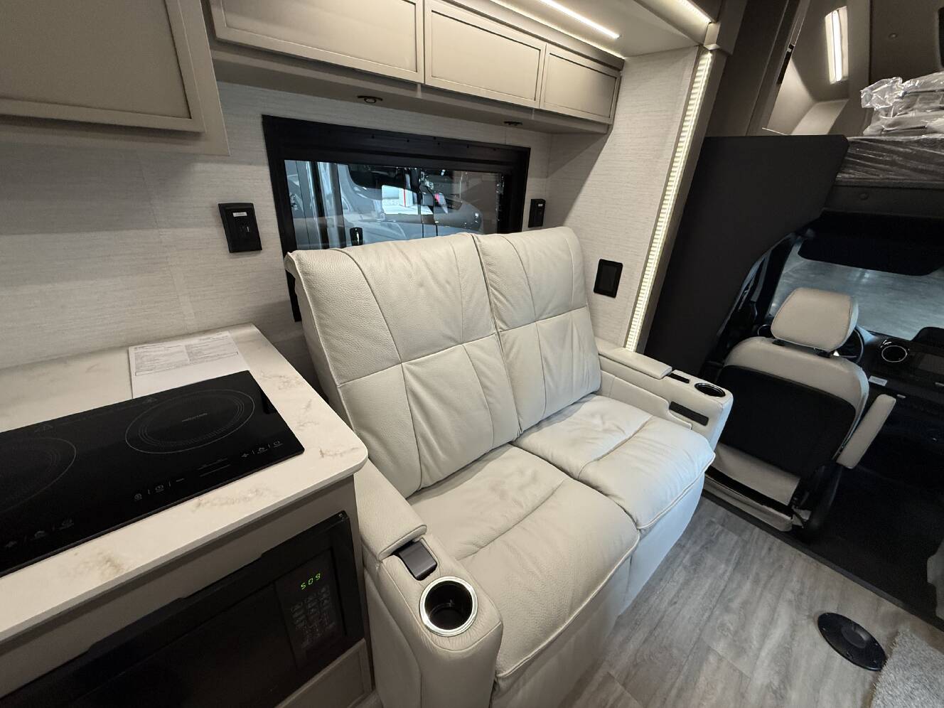 A photo of this 2027 Newmar Freedom Aire 2512