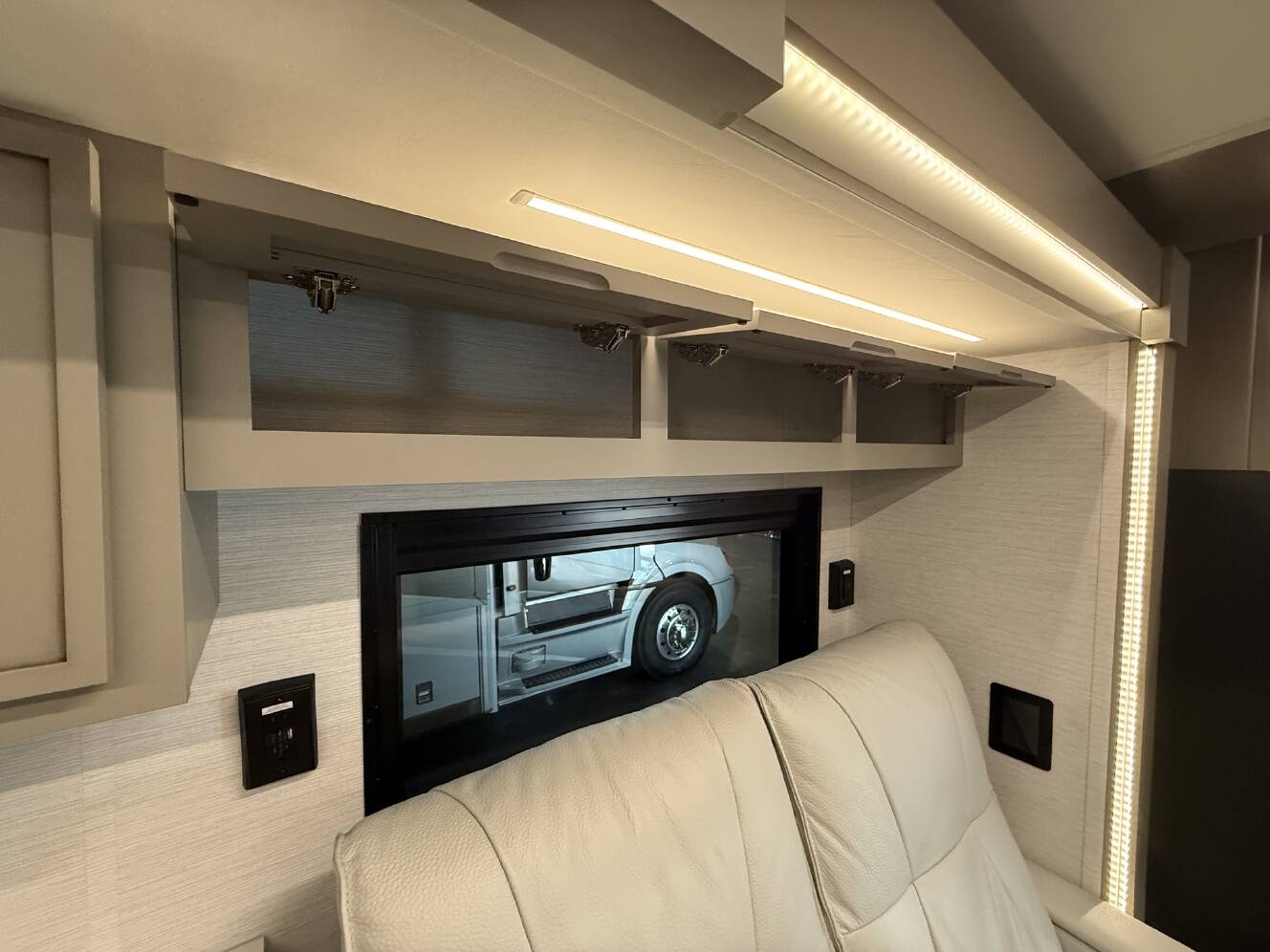 A photo of this 2027 Newmar Freedom Aire 2512