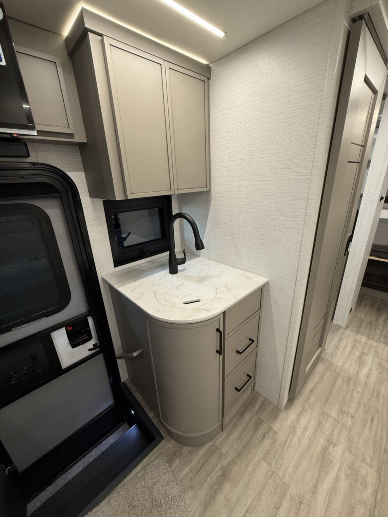 A photo of this 2027 Newmar Freedom Aire 2512