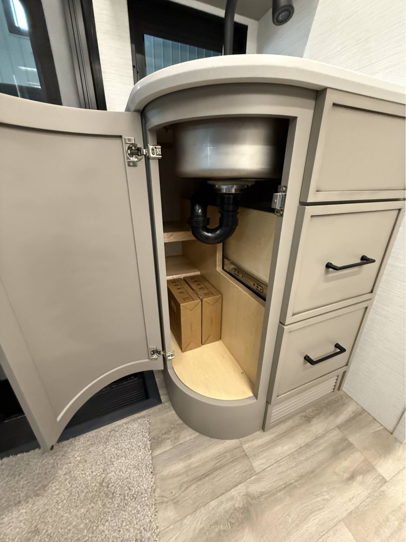 A photo of this 2027 Newmar Freedom Aire 2512