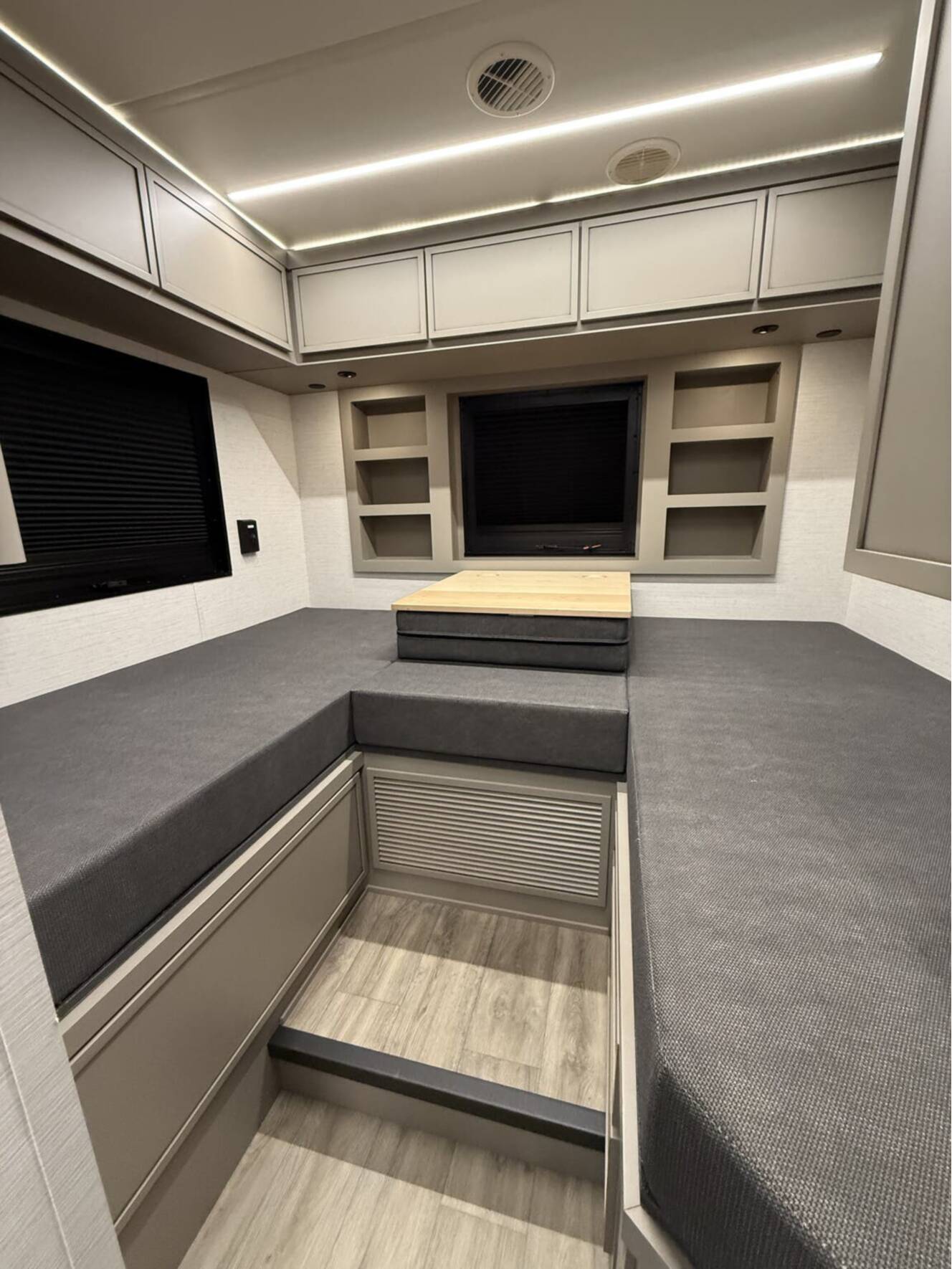 A photo of this 2027 Newmar Freedom Aire 2512