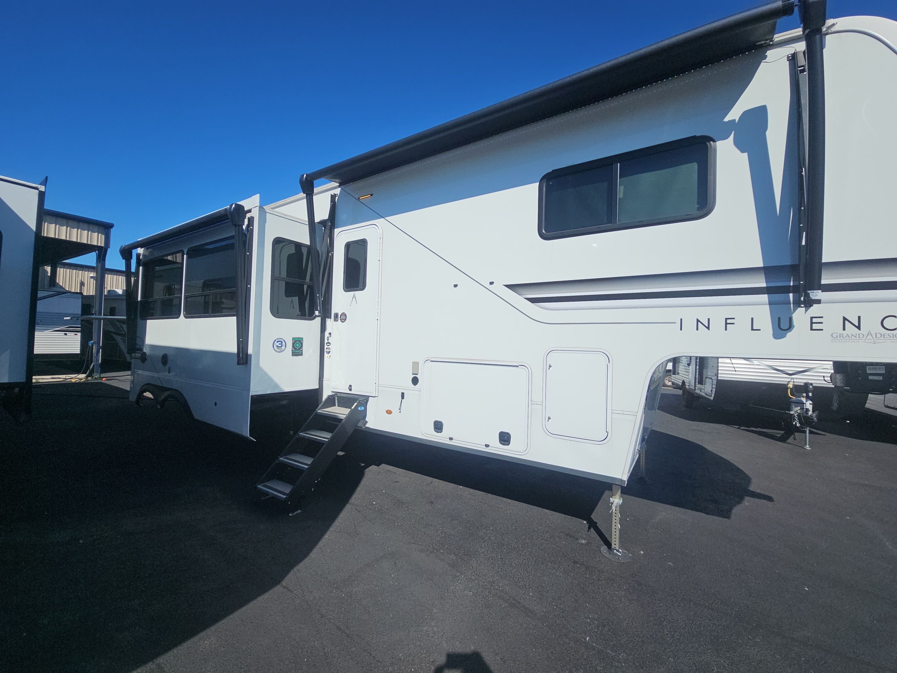 2024 Grand Design INFLUENCE 3704BH RV