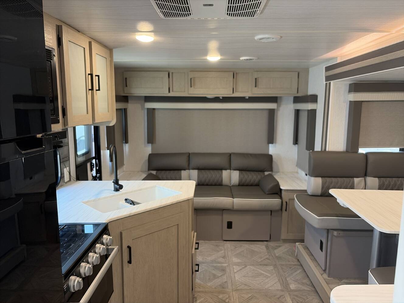 A photo of this 2023 Forest River SALEM CRUISE LITE 24RLXLX
