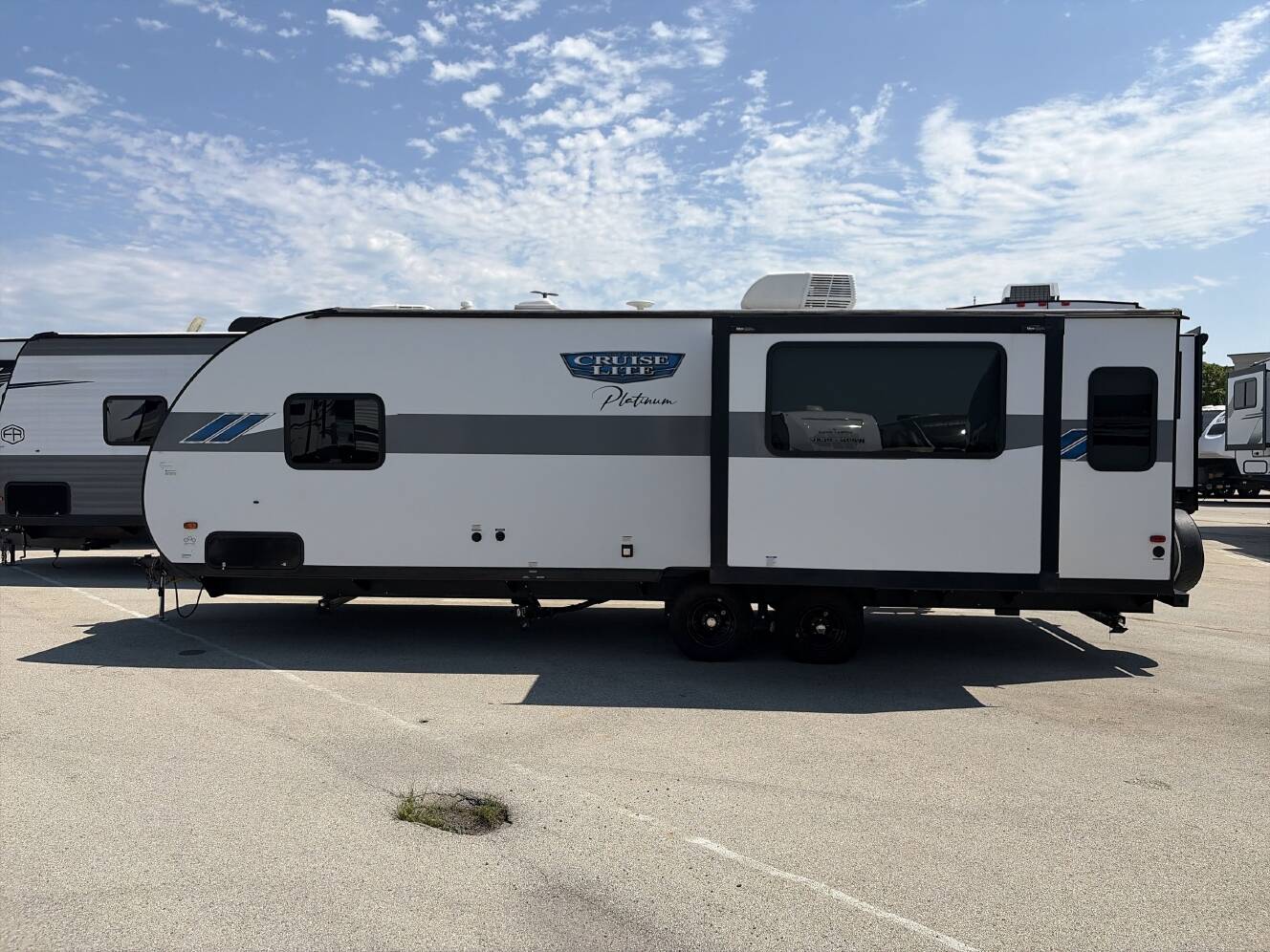 A photo of this 2023 Forest River SALEM CRUISE LITE 24RLXLX