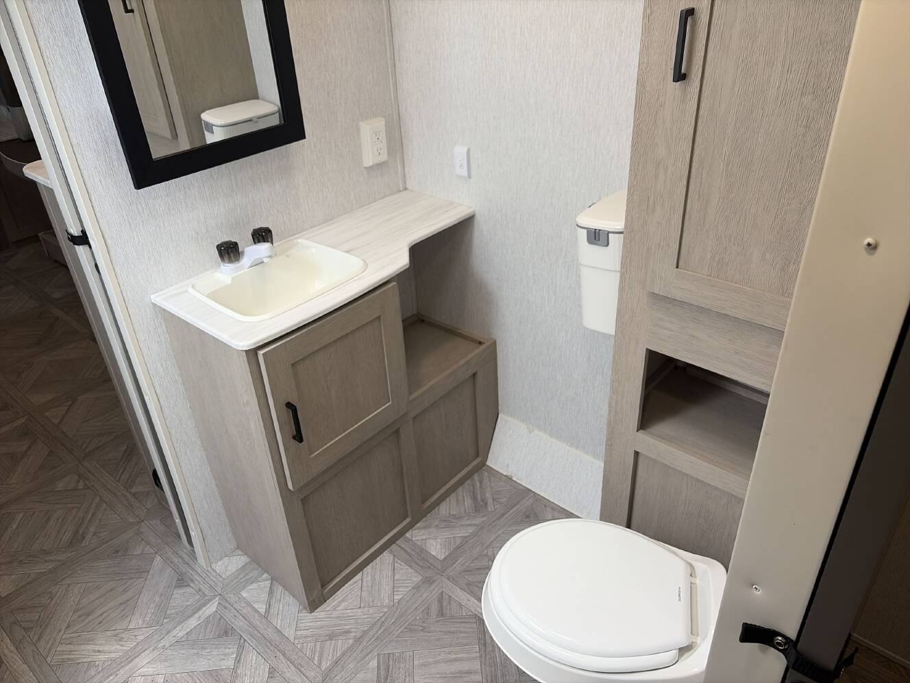 A photo of this 2023 Forest River SALEM CRUISE LITE 24RLXLX