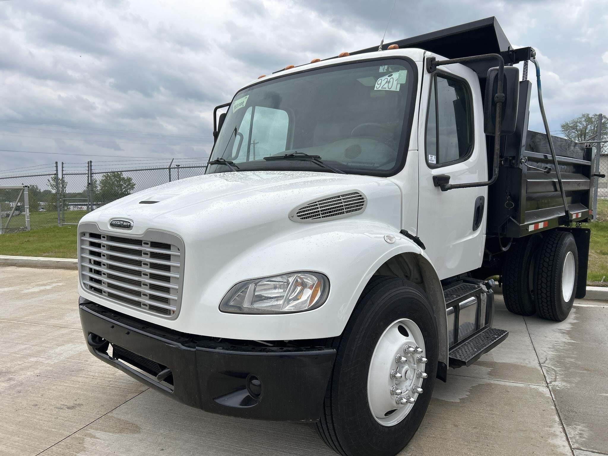 2017 FREIGHTLINER BUSINESS CLASS M2 106 in Dayton, OH