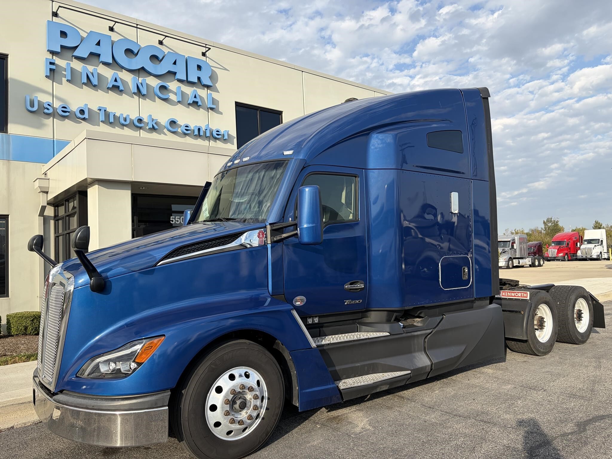 2023 KENWORTH T680 in Minooka, IL
