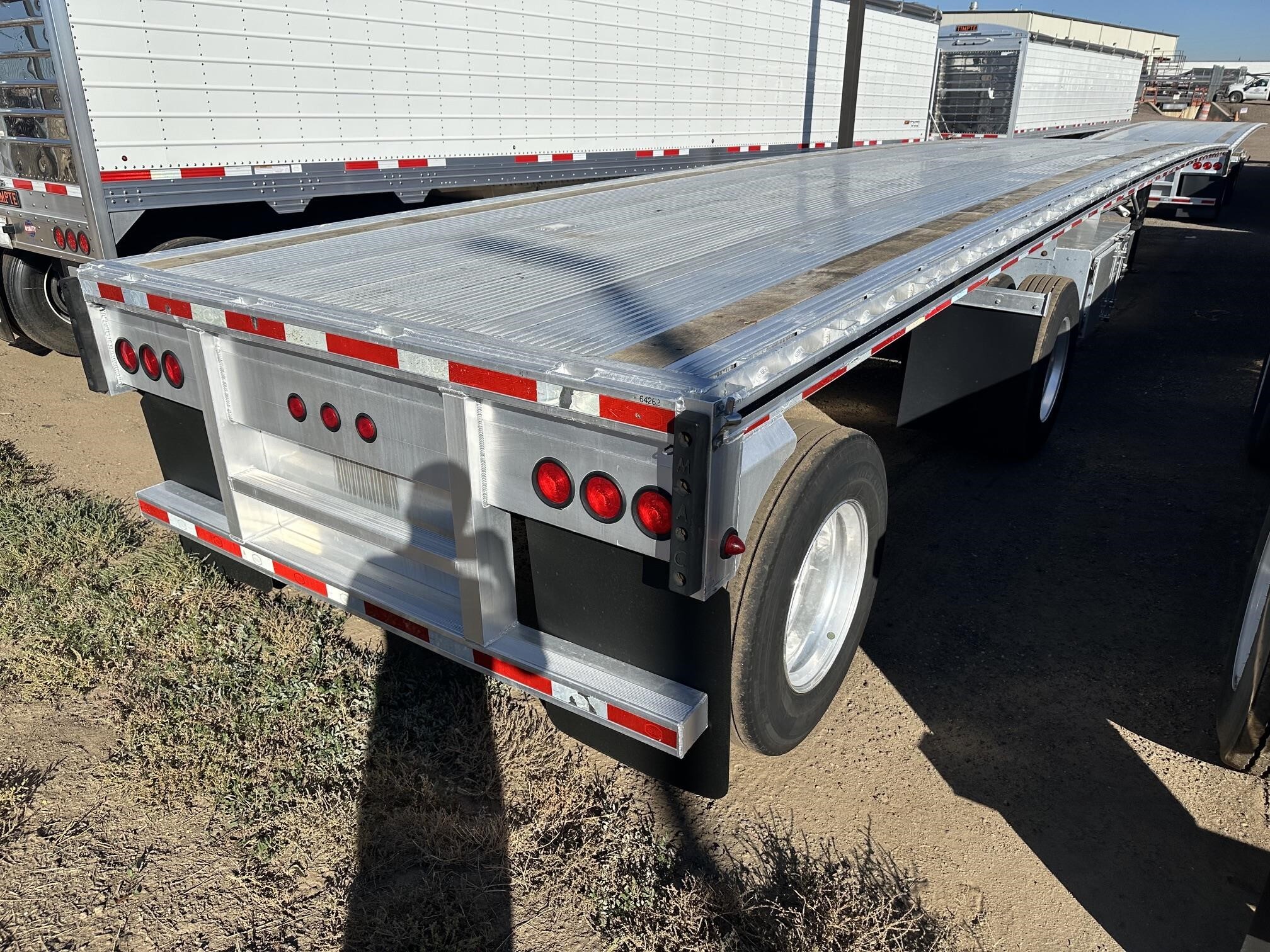 2022 MAC TRAILER MFG 48' ALL ALUMINUM FLATBED, SPREAD AIR RIDE, TOOL BO in Henderson, CO