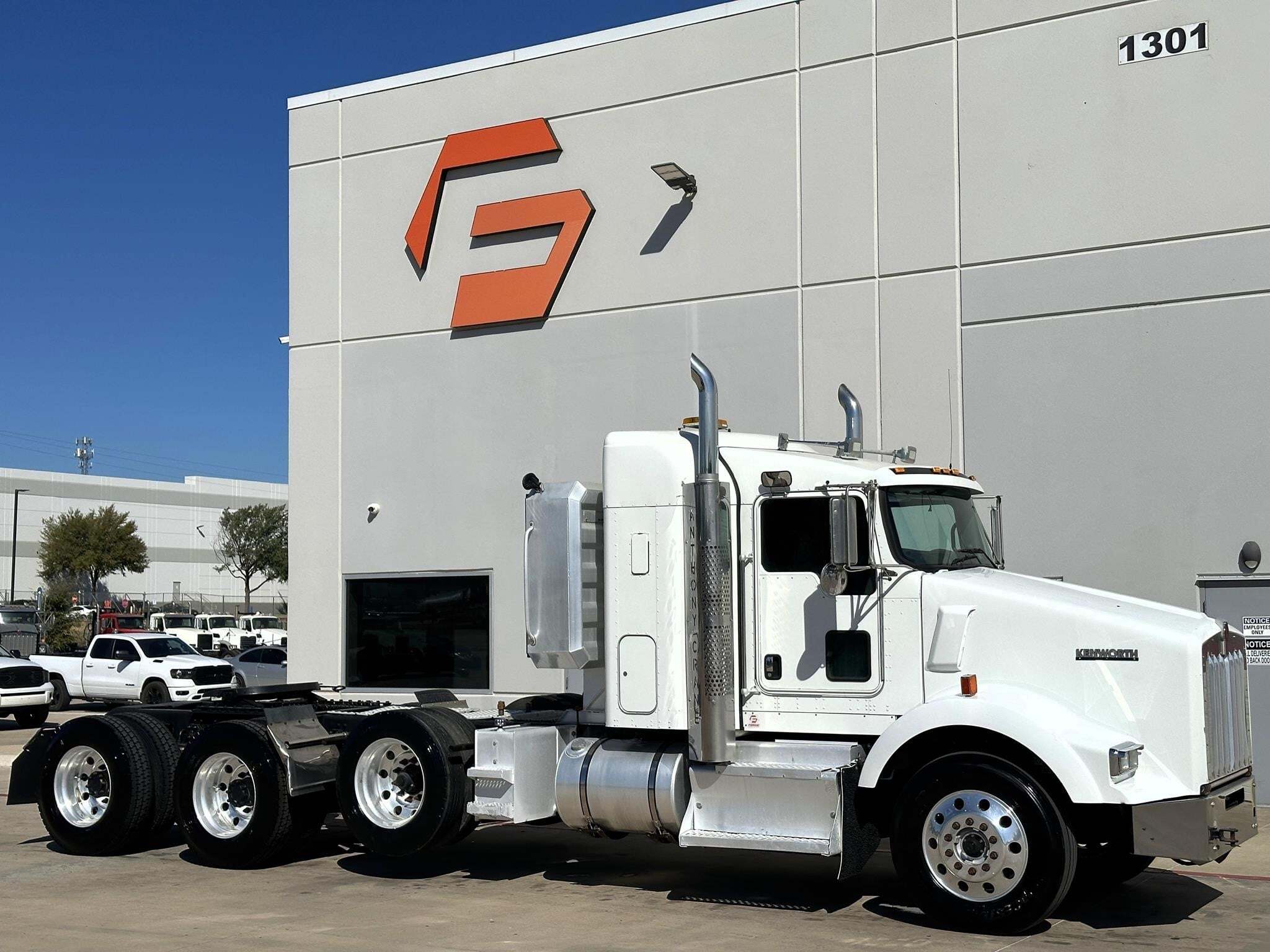 2013 KENWORTH T800 in Hutchins, TX
