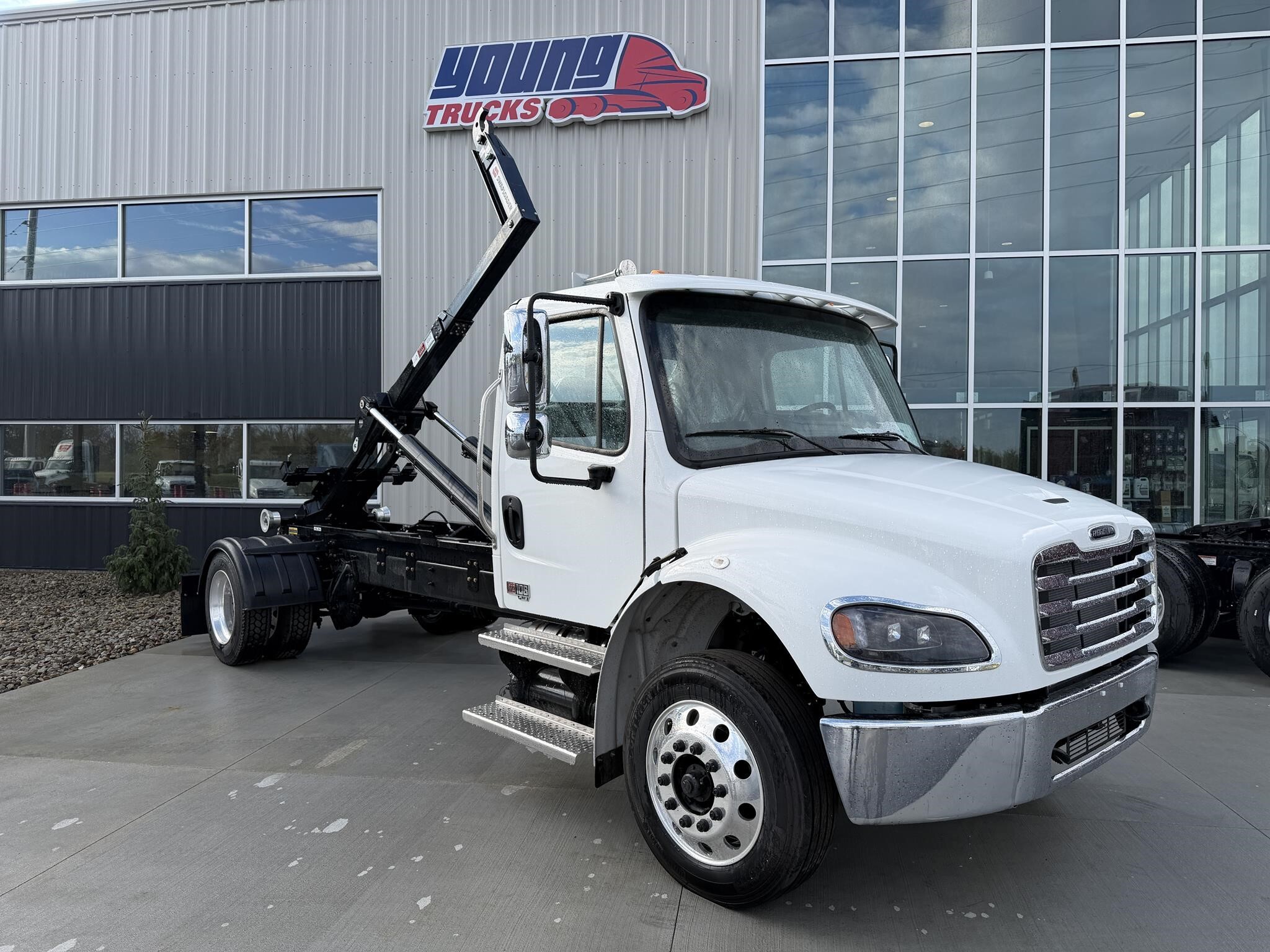 2027 FREIGHTLINER BUSINESS CLASS M2 106 PLUS in Canton, OH