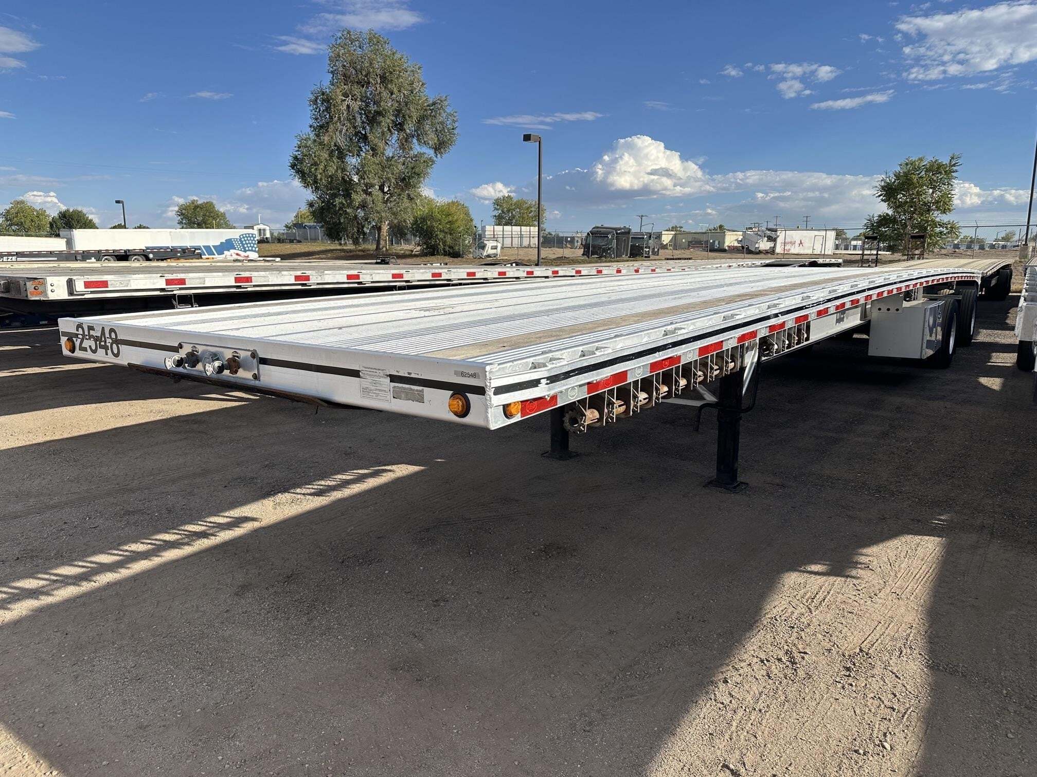 2022 MAC TRAILER MFG 48' ALUMINUM FLATBED, SPREAD AIR, TOOL BOXES, COIL in Henderson, CO