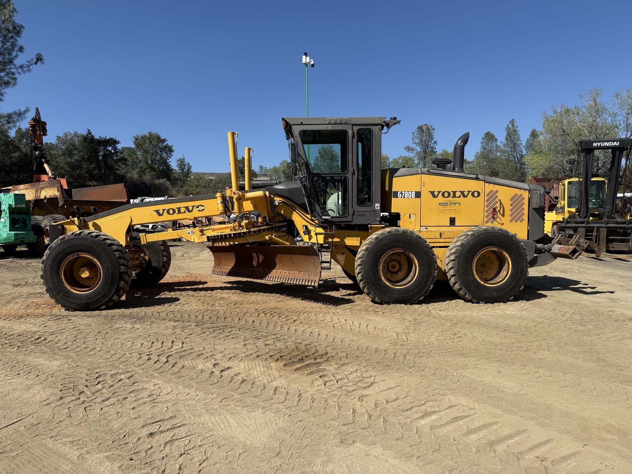 2006 VOLVO G780B in Redding, CA