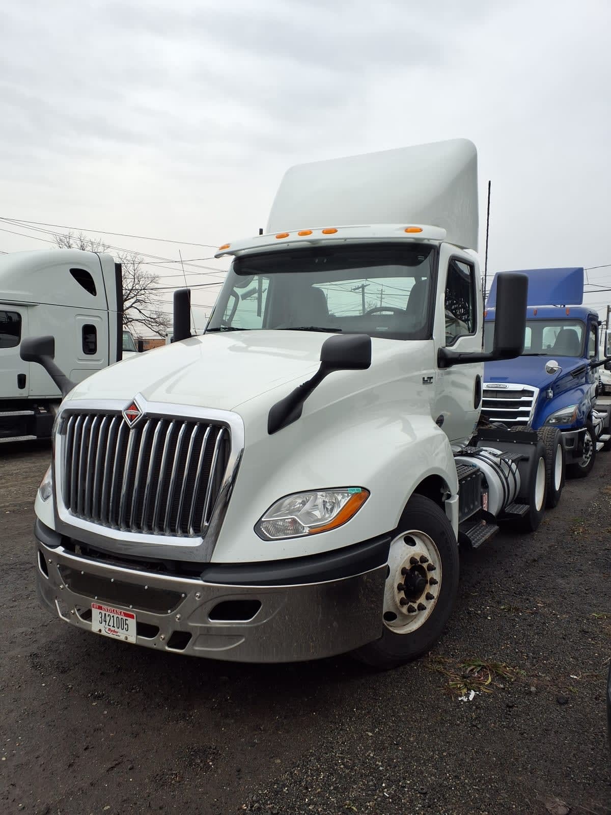 2019 INTERNATIONAL LT625 DAYCAB T/A in Moonachie, NJ