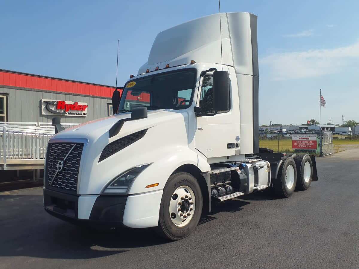 2020 VOLVO VNL64T-300 in Clarksville, IN