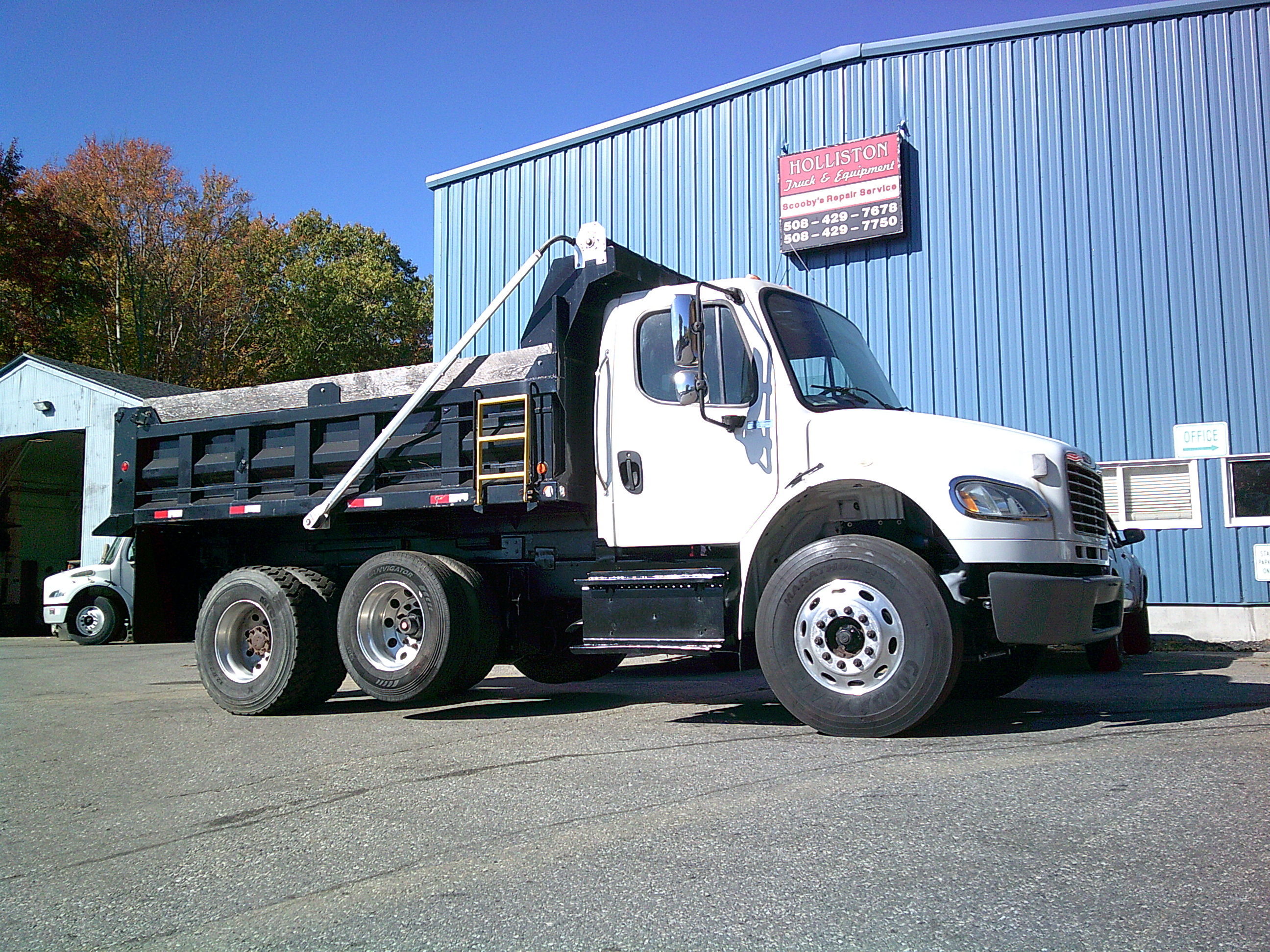 2015 FREIGHTLINER BUSINESS CLASS M2 106 in Holliston, MA