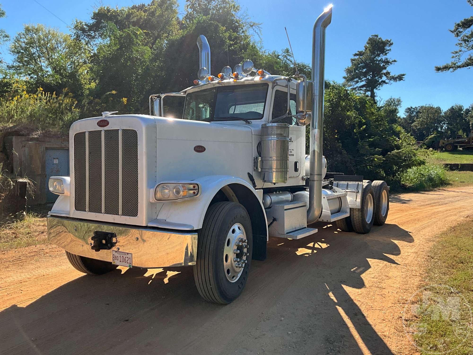 2014 PETERBILT 389 in Raleigh, MS