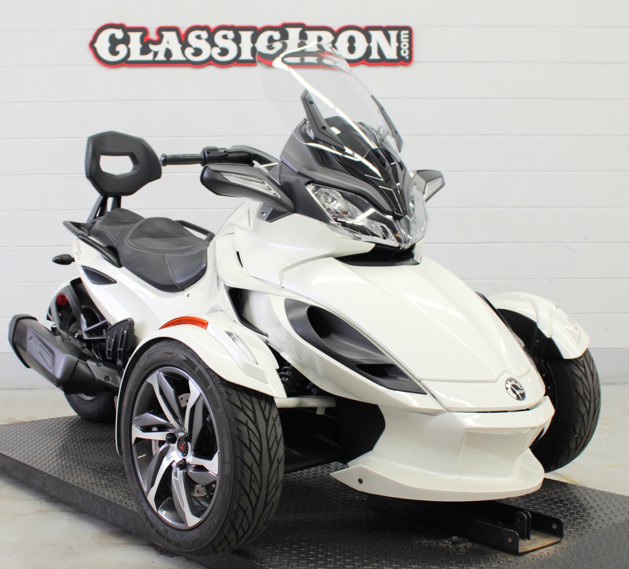 2014 Can-Am Spyder® ST-S SE5 ST-S SE5 in Fredericksburg, VA