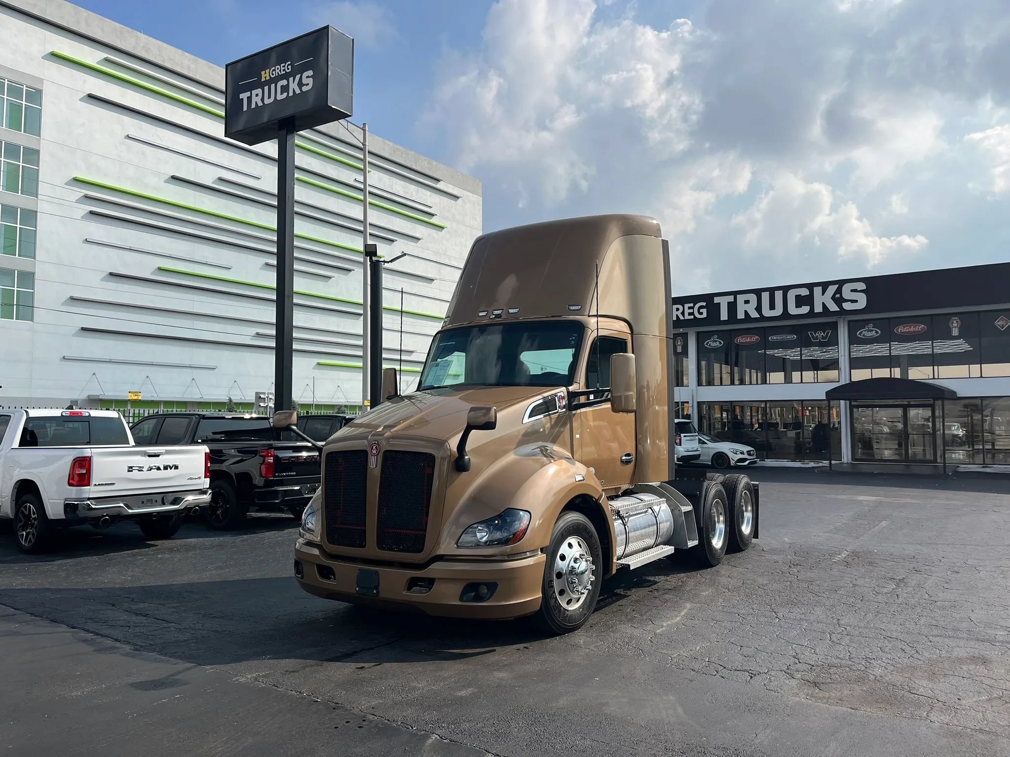 2022 KENWORTH T600 in Miami, FL