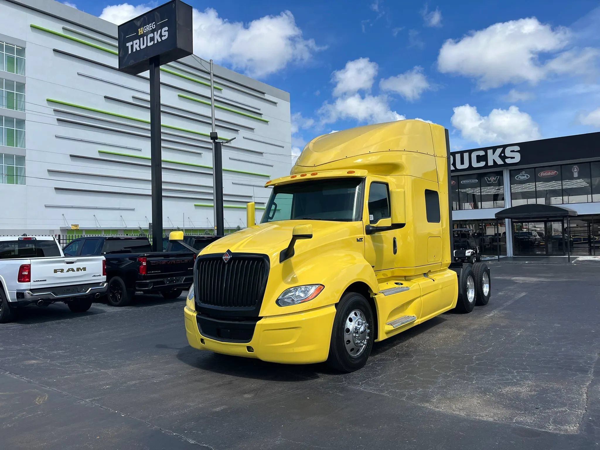 2019 INTERNATIONAL LT625 in Miami, FL