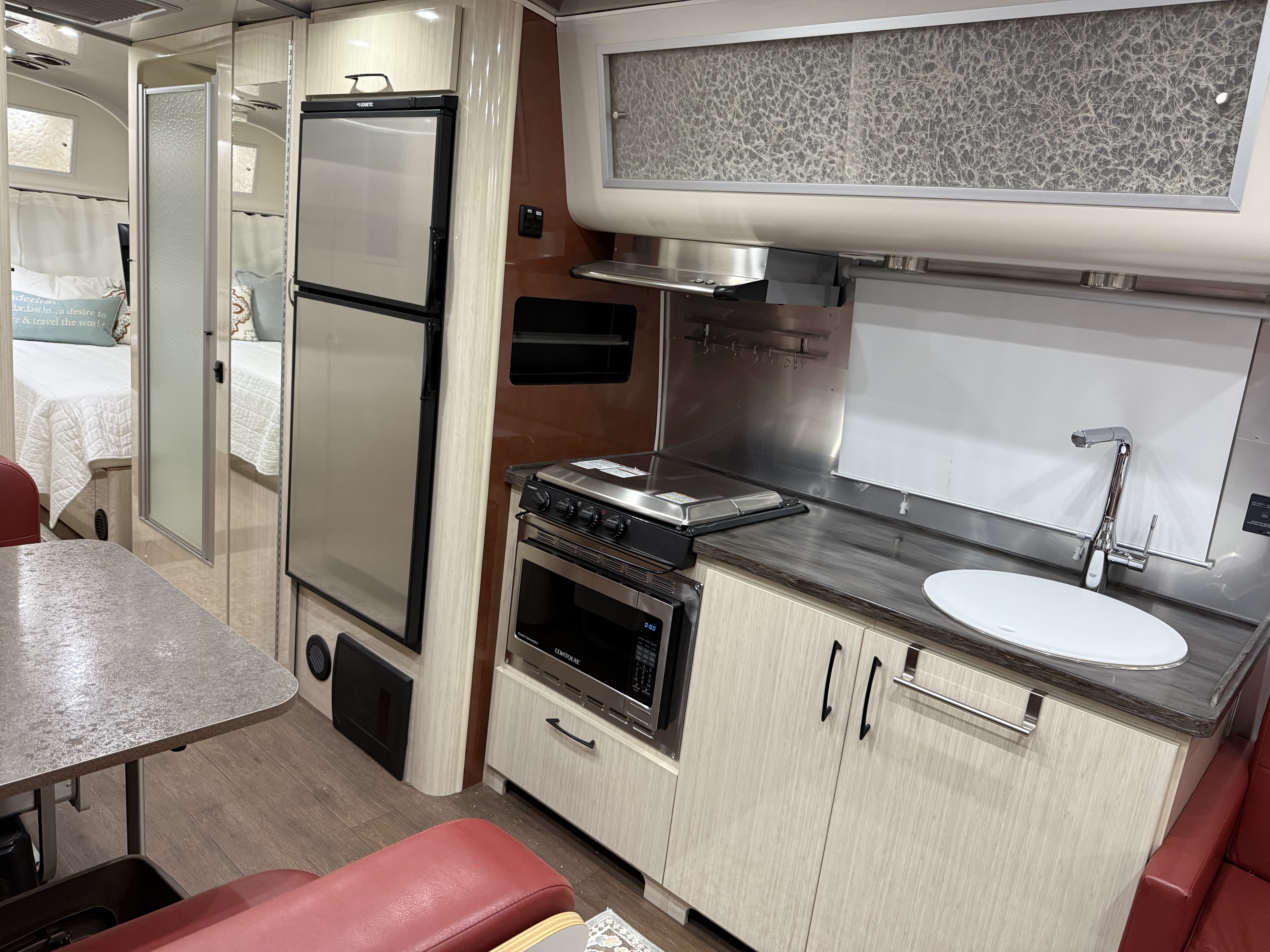 2019 Airstream INTERNATIONAL SERENITY 25RB TWIN in gonzales TX