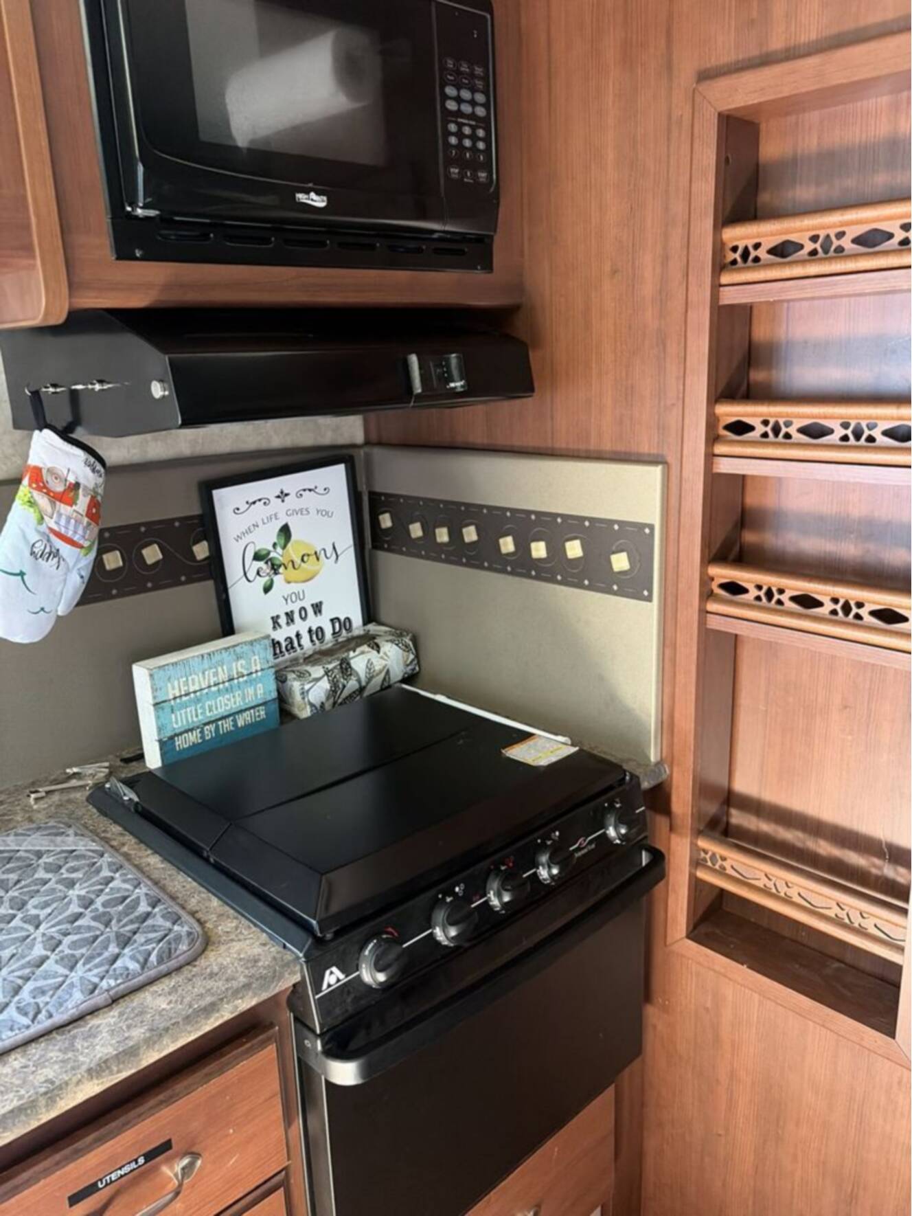 A photo of this 2013 Fleetwood Storm 28MS