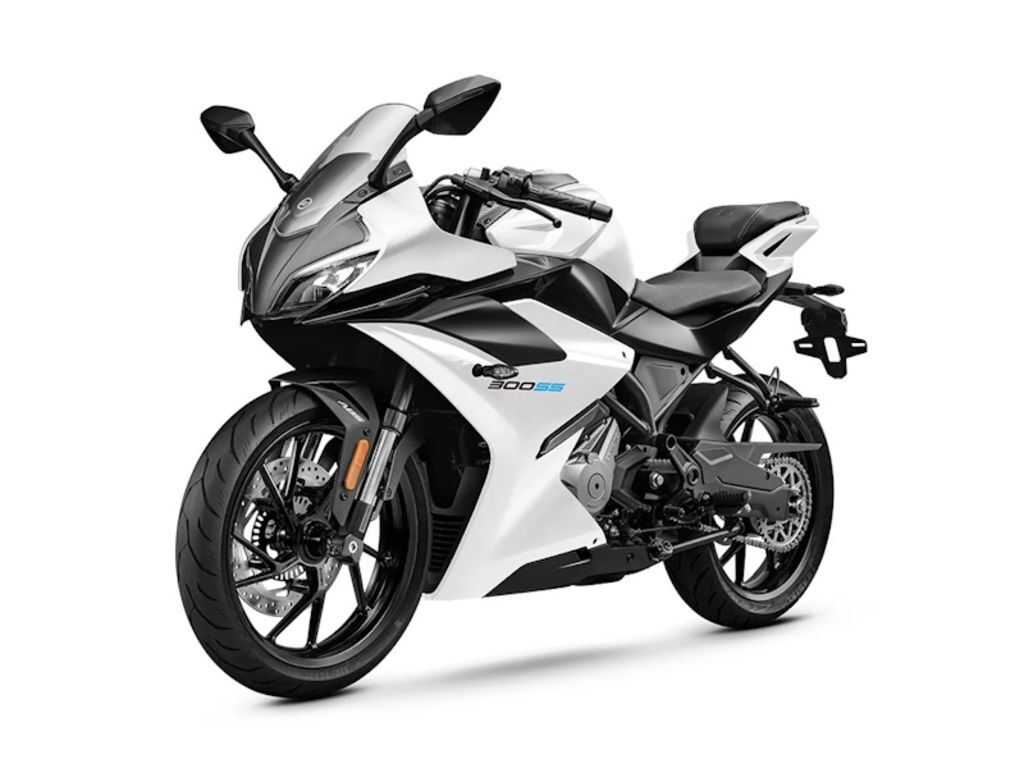 2025 CFMOTO 300SS SS in Moorpark, CA