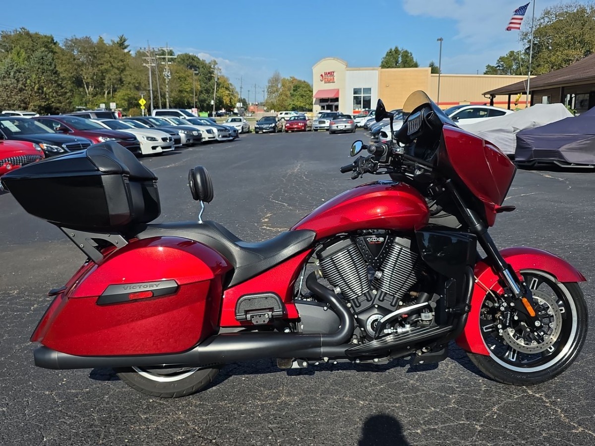 2013 Victory CROSS COUNTRY RED BLACK BASE in Ross, OH