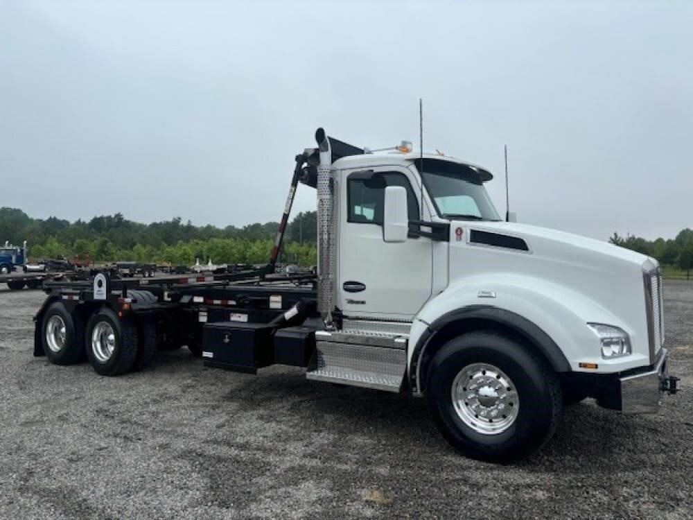 2024 KENWORTH T880 in Chatham, VA