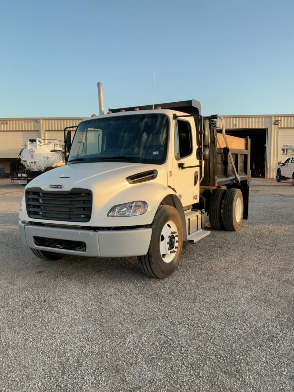2026 FREIGHTLINER BUSINESS CLASS M2 106 in Kansas City, MO