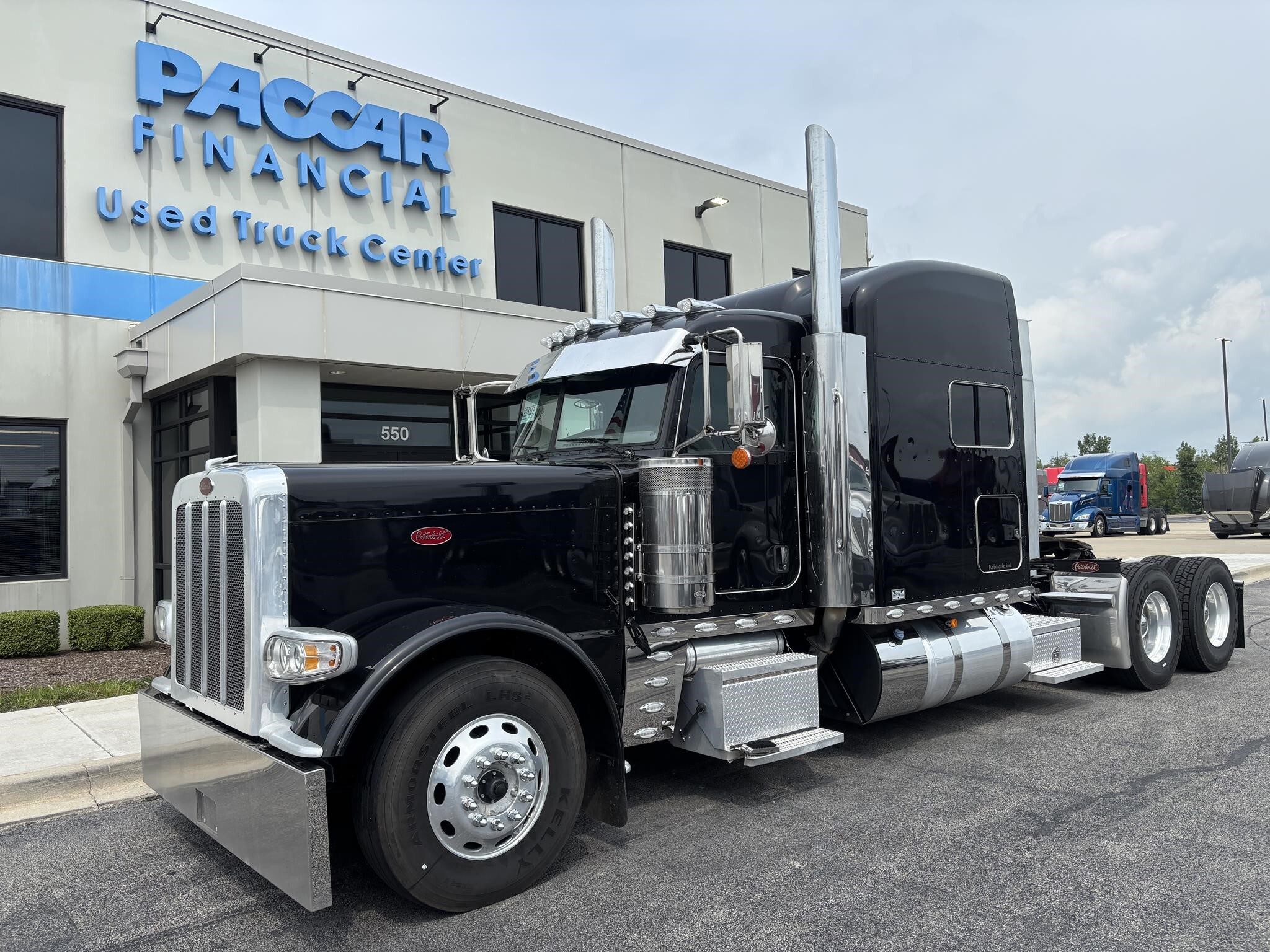 2024 PETERBILT 389 in Minooka, IL