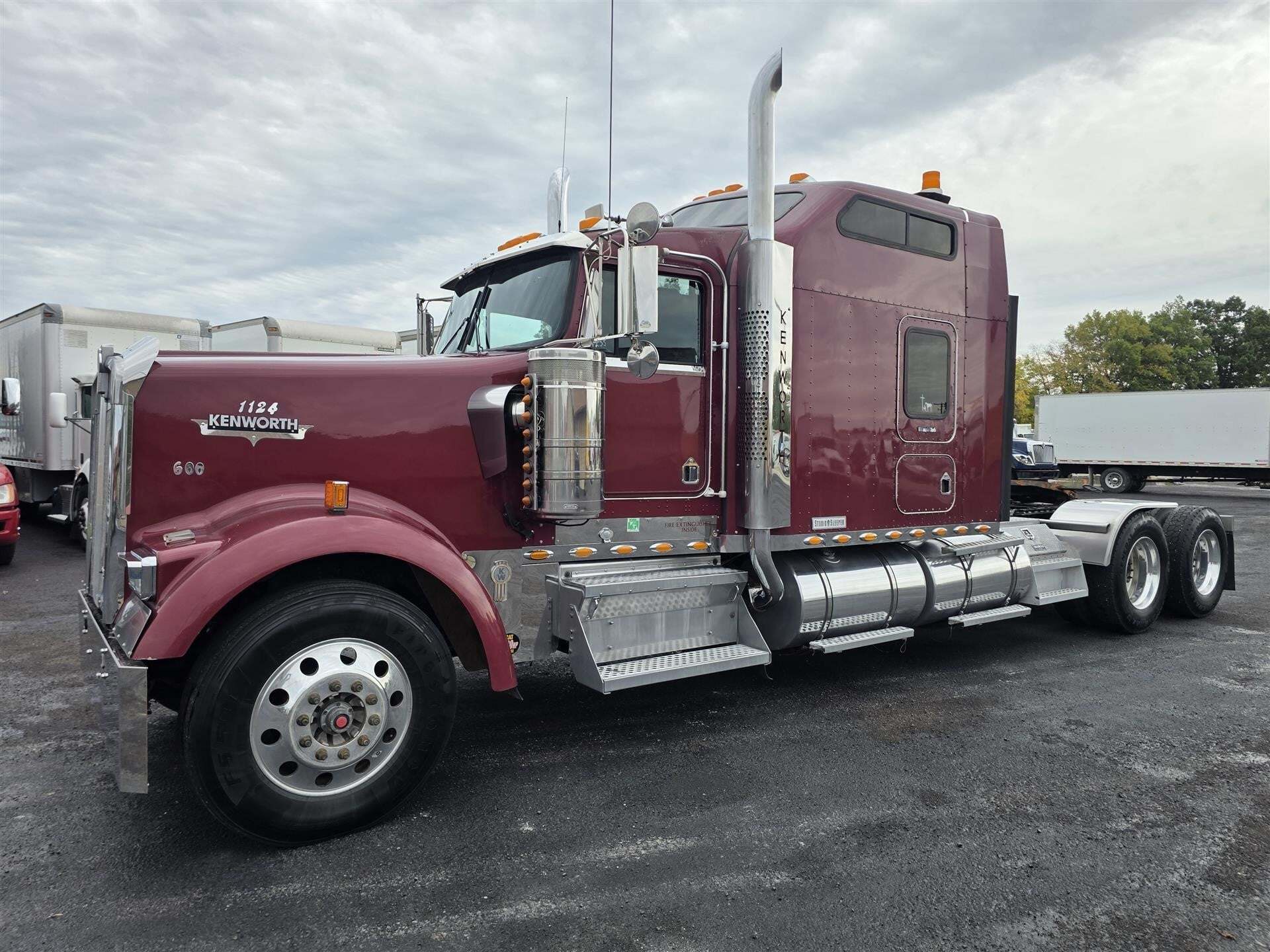 1999 KENWORTH W900 in Laotto, IN