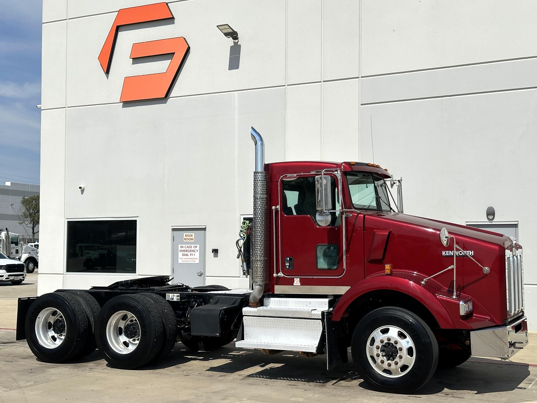 2020 KENWORTH T800 in Hutchins, TX