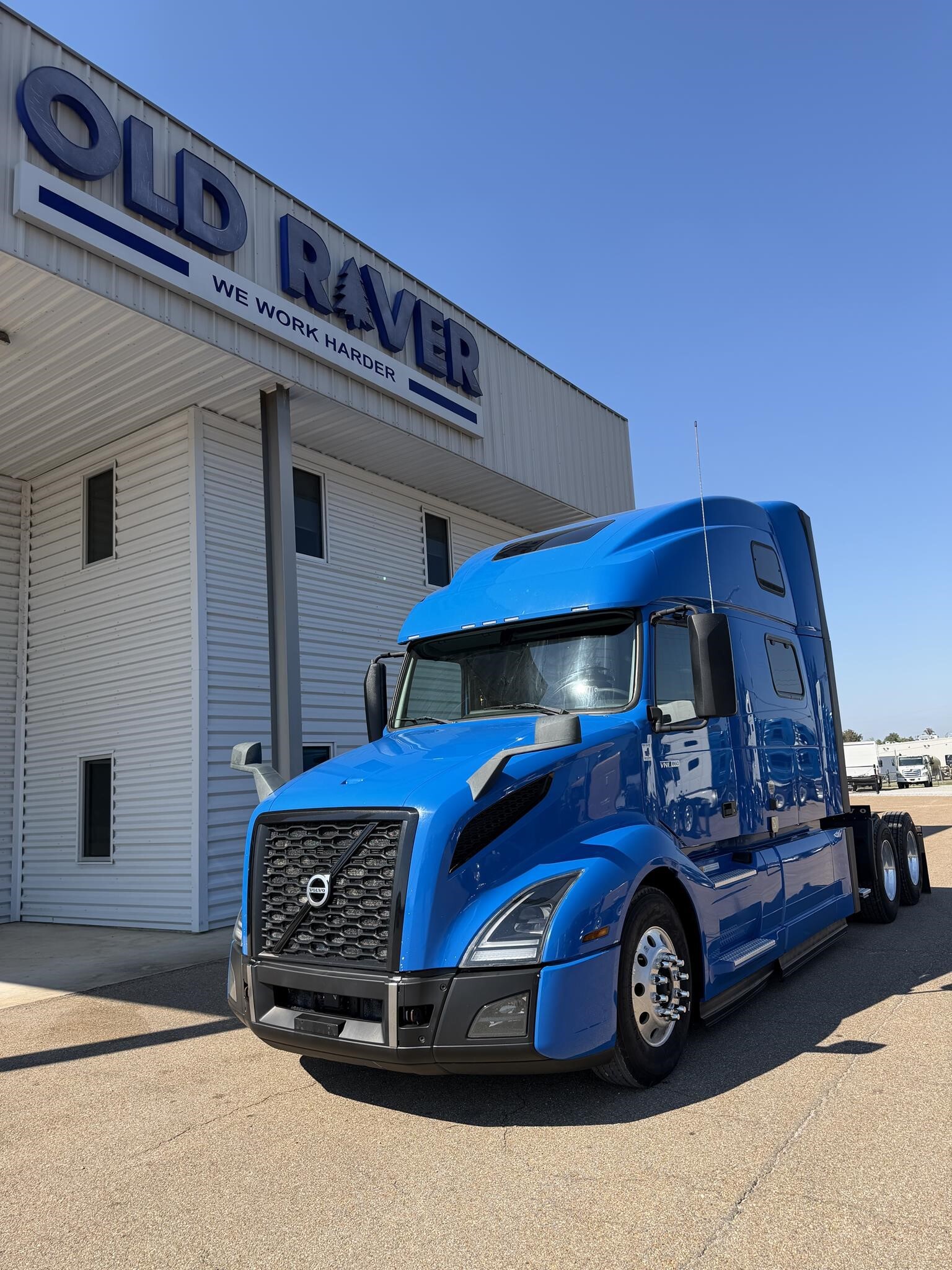 2024 VOLVO VNL64T860 in Richland, MS