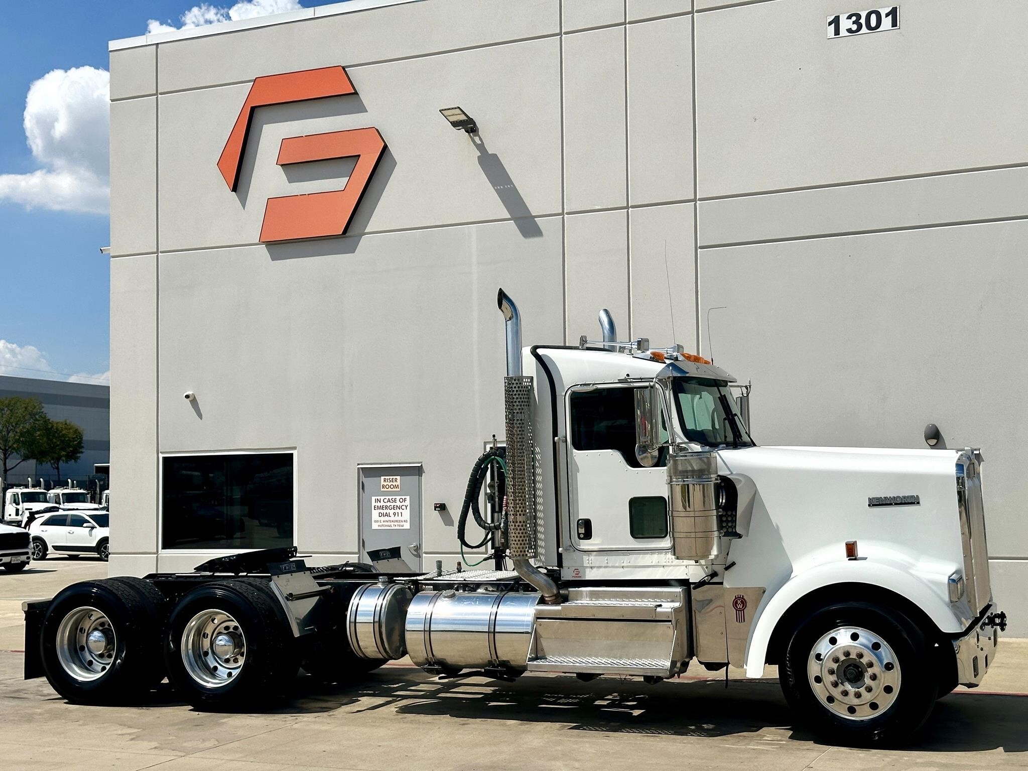 2019 KENWORTH W900 in Hutchins, TX