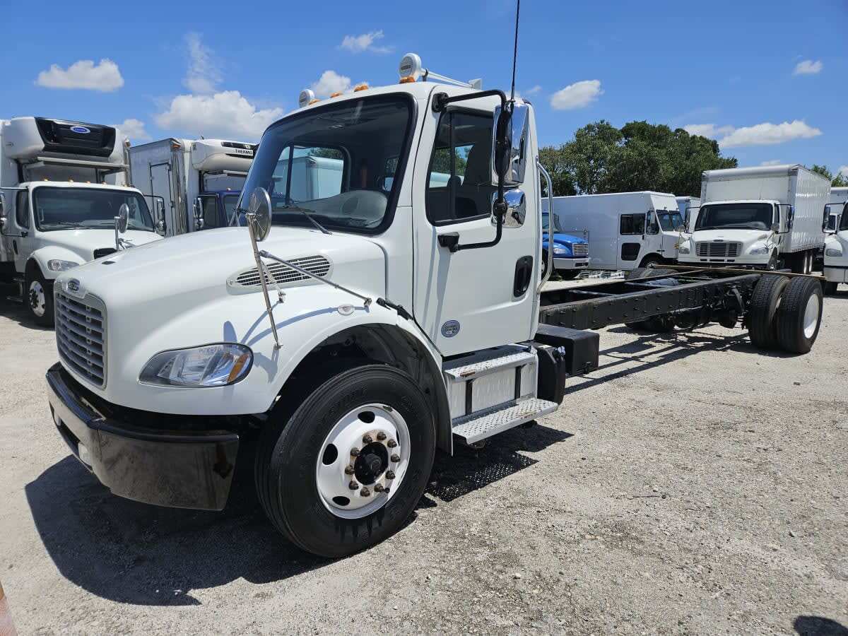2020 FREIGHTLINER BUSINESS CLASS M2 106 in Orlando, FL