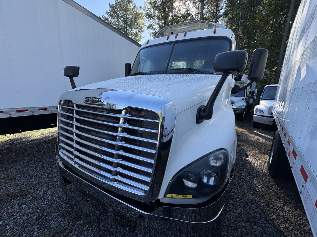 2019 FREIGHTLINER CASCADIA 125 in Richmond, VA