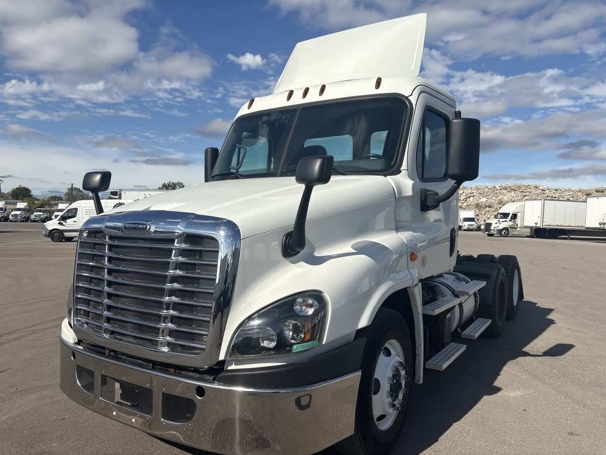 2018 FREIGHTLINER CASCADIA 125 in Taylor, MI